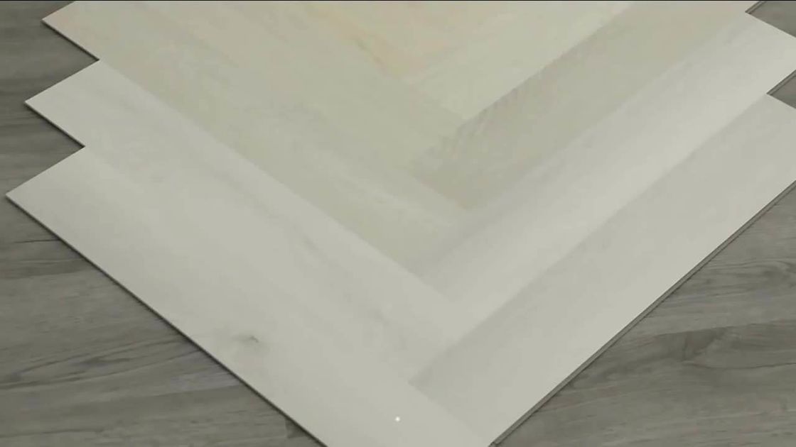 Spina di pesce del vergine 4.0mm-7mm Spc di 100% che pavimenta la pavimentazione di clic di Spc Lvt a più strati