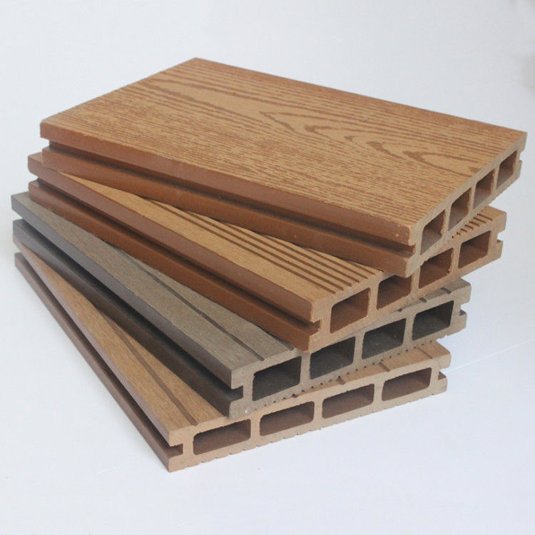 2024 Più popolare Nuovo design impermeabile anti scivolamento Terrazzo esterno cavo Decking Wpc Deck Terrazzo pavimenti piastrelle