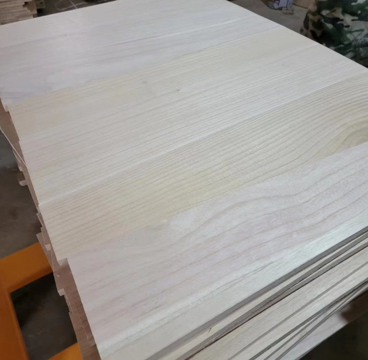 Paolawnia Finger Joint Board Prezzo solido Legname di paolawnia trattato Prezzi legname segato Legno bordo di legno pannelli a parete incollati