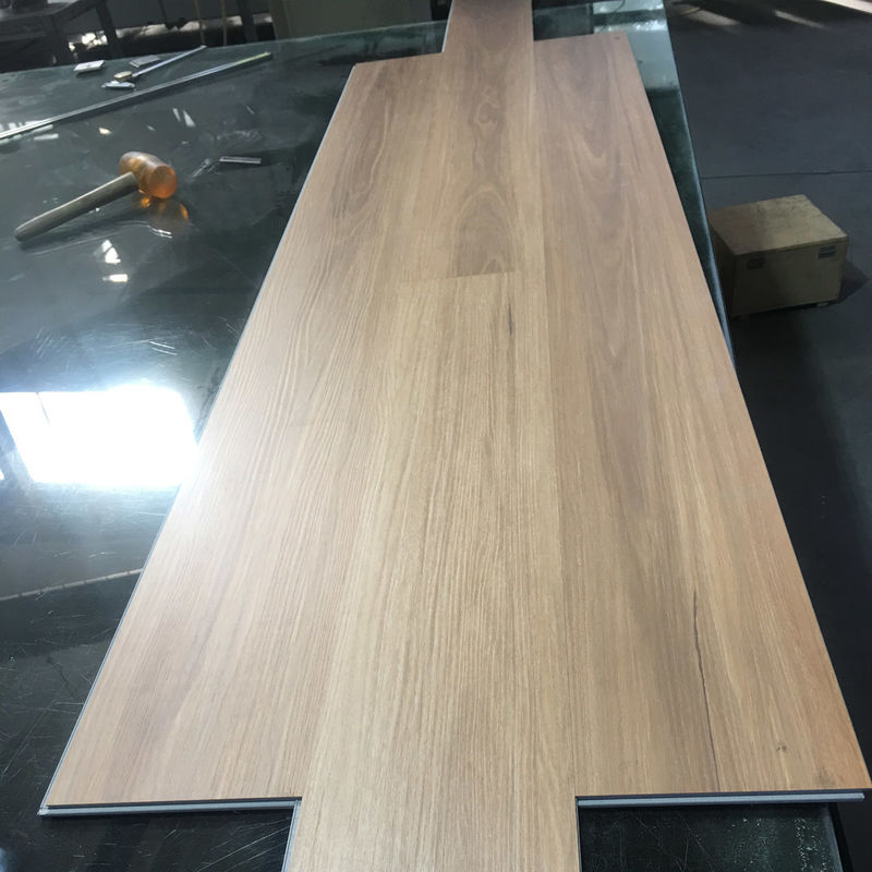 Pavimento in plastica Spc Plank Legno Grano Pietra Pavimento in plastica composito Rivestimento UV Pavimento in vinile impermeabile