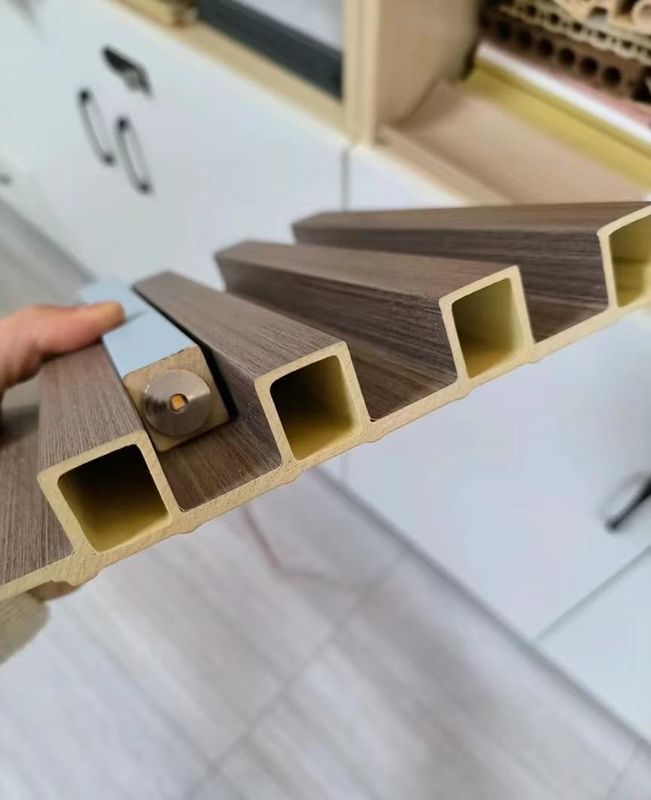Pannelli scanalati decorativi 3D in PVC, rivestimento in composito di legno per interni, pannelli scanalati WPC, rivestimento per pareti, protezione antincendio su richiesta del cliente
