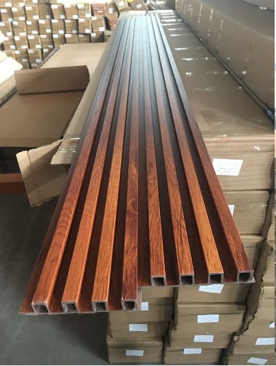 Facile da installare pannello di parete in legno composito Wpc rivestimento esterno interno il pannello di parete a fiocco