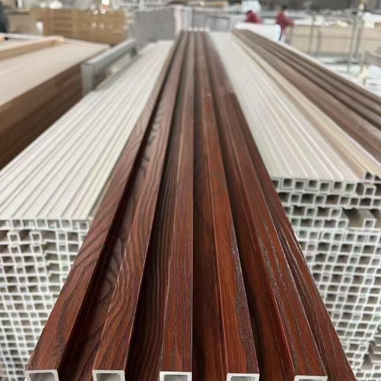 Interni WPC Fluted Wall Panel 3D PVC Legno Alternativo Outdoor/Commercial/Kitchen/Gym Pannelli di piastra di plastica pannello di parete impermeabile