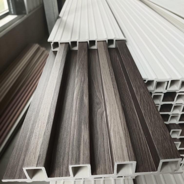 Interni WPC Fluted Wall Panel 3D PVC Legno Alternativo Outdoor/Commercial/Kitchen/Gym Pannelli di piastra di plastica pannello di parete impermeabile