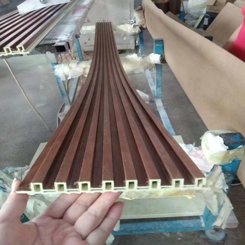 Pannello murale composito in legno e plastica WPC moderno per interni bagno, alternativa al PVC