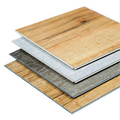 L'anti graffio di clic di SPC della pavimentazione impermeabile di lusso del vinile ha impresso di superficie