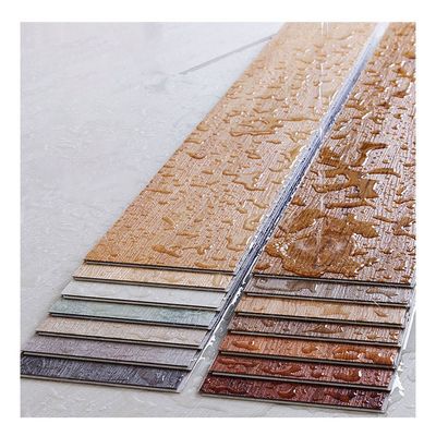 Resistenza ricoprente UV di invecchiamento delle mattonelle 5mm del vinile di Spc della pavimentazione del vinile di SPC della serratura di clic