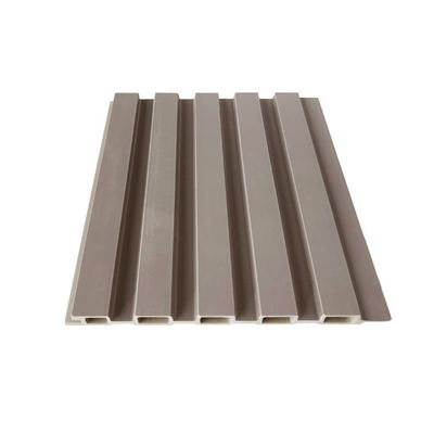 Pannello murale WPC antisettico diretto dalla fabbrica con design scanalato per soffitto di casa, soggiorno, officina, parco, ospedale